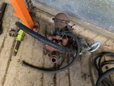 Hardi sprayer pump with control valve