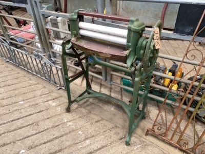 Vintage new bank mangle