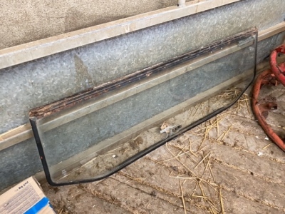 Ford back window for Q cab lower half