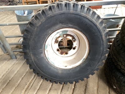 Trailer wheel 12.5-80-15.3