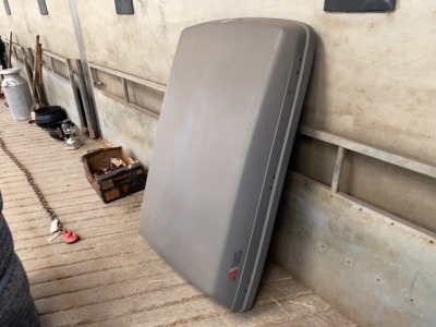 Roof box