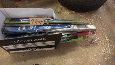 Box of Wiper Blades Suit cars, Landrover etc