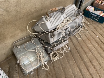 7 x outside flood lights