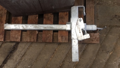 Backing bar for crush