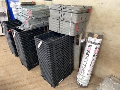 25 x plastic crates with lids
