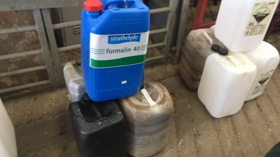 5 x white plastic drums