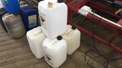 5 x white plastic drums