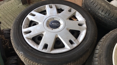 4 x tyres and rims 15" Ford