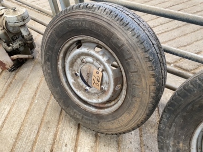 1 x 5 stud wheel 225-70-15