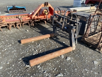 Bale lifter Manito head with pipes