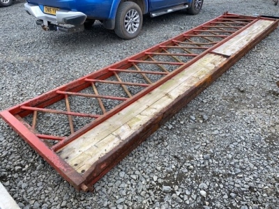 2x 18ft feed gates