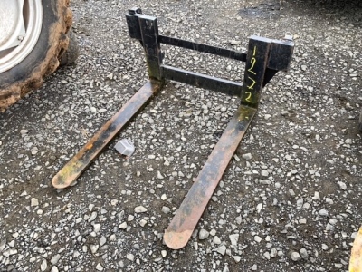 Pallet toes with euro brackets