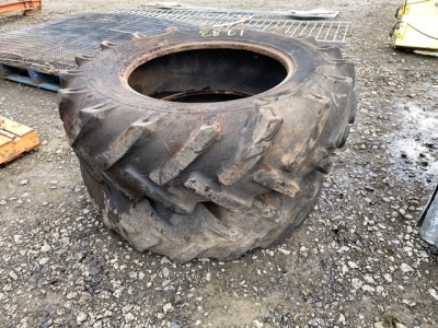 2 x tyres 14-9-28, 1 x 10% grip, 1 40% grip