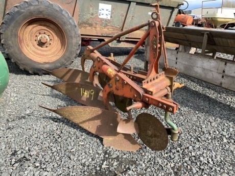 Knevernland plough 3 furrow