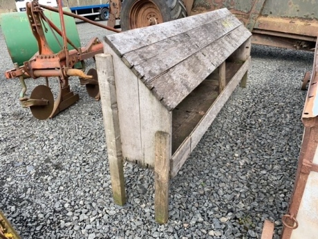 9ft hen nesting box oak timber