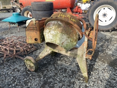 Electric cement mixer