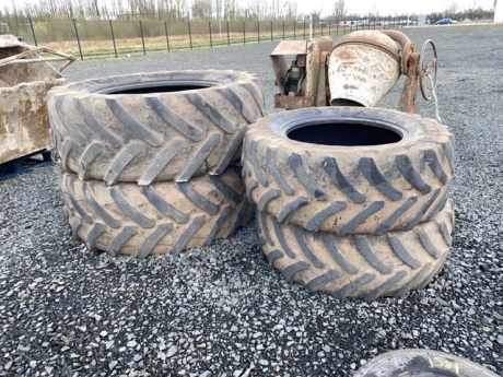 Rear tractor tyres 2 x 480-65-28 and 2 x 600-65-38