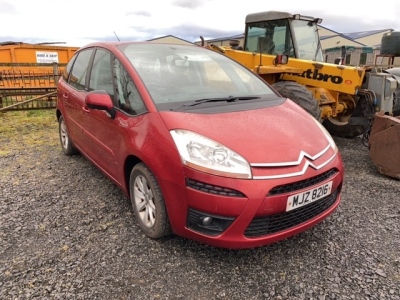 Red Citreon Picasso car, petrol, MOT Jan 22, reg 2006 MJZ 8316