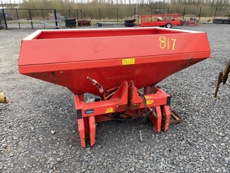 Kuhn fertiliser sower with shaft