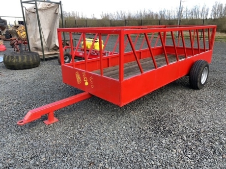 Cattle silage feed trailer