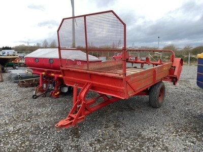 JF dungspreader with new belts and drive shaft and shaft