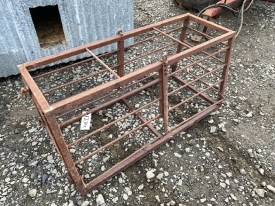 Farrowing crate