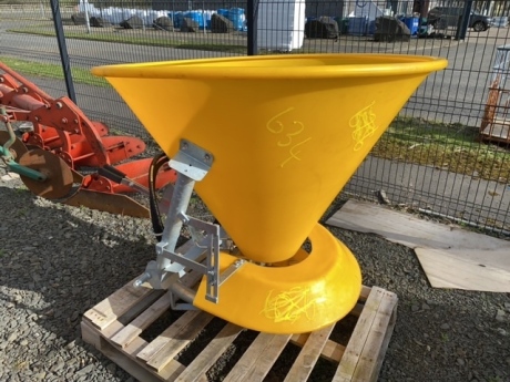 Hydraulic driven 3 point linkage fertiliser sower
