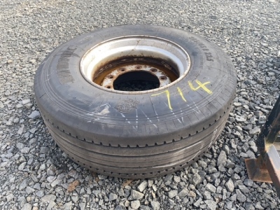 Super single 385-65-R22.5 rim and tyre 90%