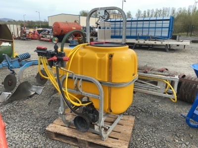 Sprayer 400L brand new with spare nozzles with shaft