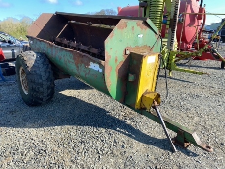 Fraser dung spreader with shaft