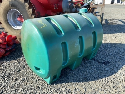 2 x plastic oil tanks no leaks