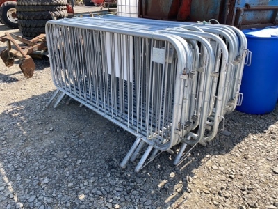 17 x pedestrian crowd control barriers as new