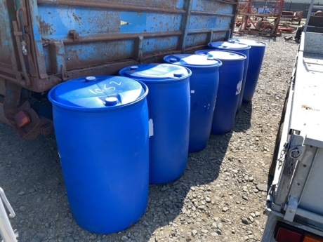 6 x plastic barrels