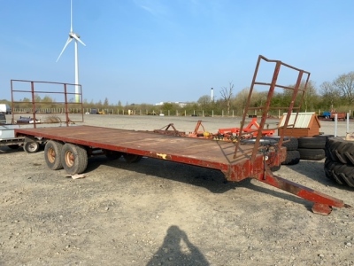 25ft Marshall bale trailer pipe needs repairing, lights working