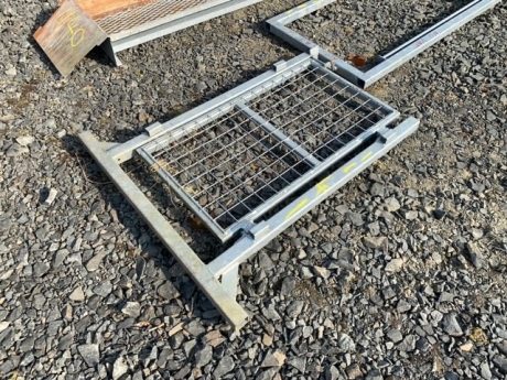 Sheep hurdle gate with frame