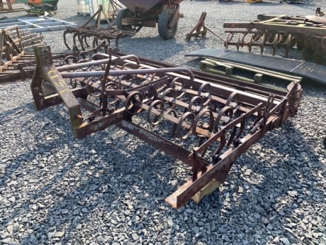 Spring tine cultivator with leveling cultivator with leveling bar and crumbler roller