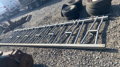 15ft long feed barrier with head lock