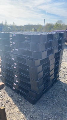 10 x plastic pallets