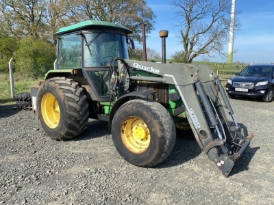 John Deere 2250 tractor 1993, 10,000 miles, all glass in the cab, with quickie loader, no wells or cracks in loader, key only