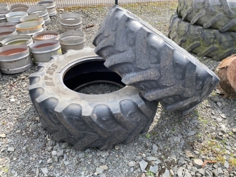 2 x front tractor tyres Agrimax 380-85-R24