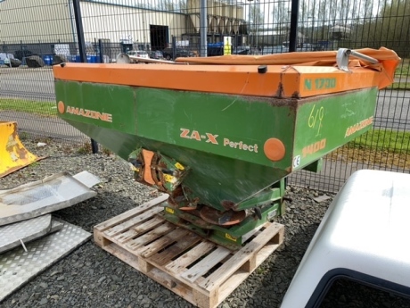 Amazone ZA-X fertiliser sower fitted with cover and shaft