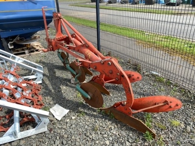 Kvernland 3 furrow plough