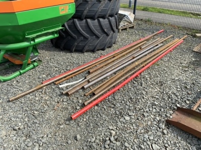 13 x lengths of steel piping of various lengths and sizes