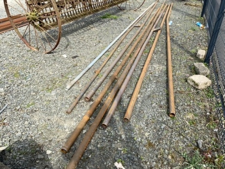 8 x lengths of steel piping of various lengths and sizes