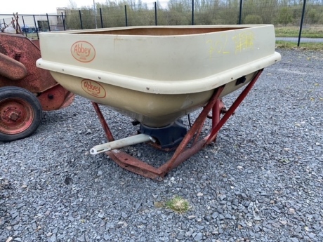 Abbey manure sower holds 1tn plus with cover