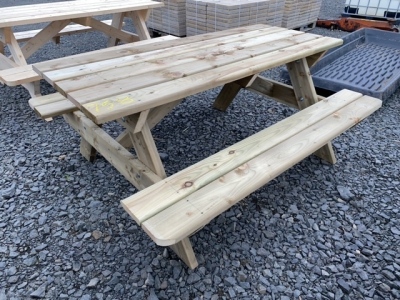 Tanilised picnic table