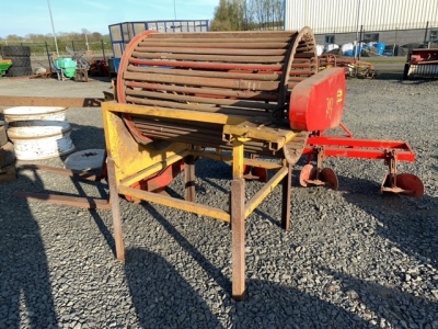 Soil extractor