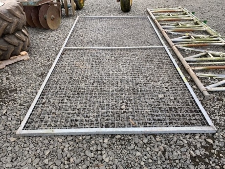 Wire mesh panel