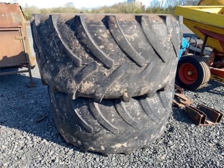 2 x 30.5-R32 tyre Agriwork came off tanker hard