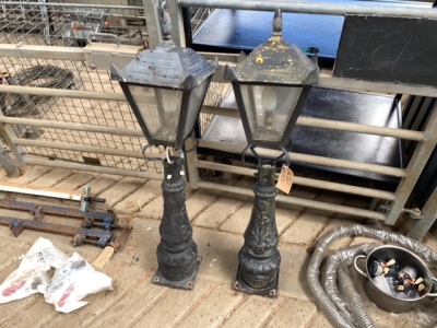 2 x cast lights 1.5ft tall lights